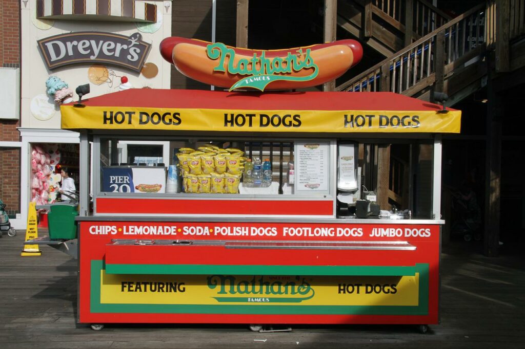 La protection du français contre les anglicismes est de partout : même dans des noms aussi utilisés que "hot dog" !