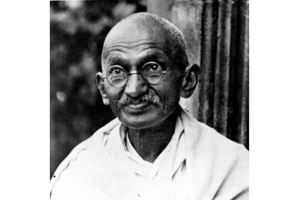 La NON-violence, un concept incarné par Gandhi.