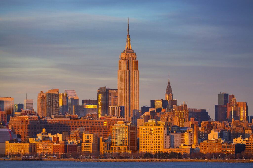 La Tour Eiffel est le plus haut bâtiment du monde jusqu'à la construction de l'Empire State Building.