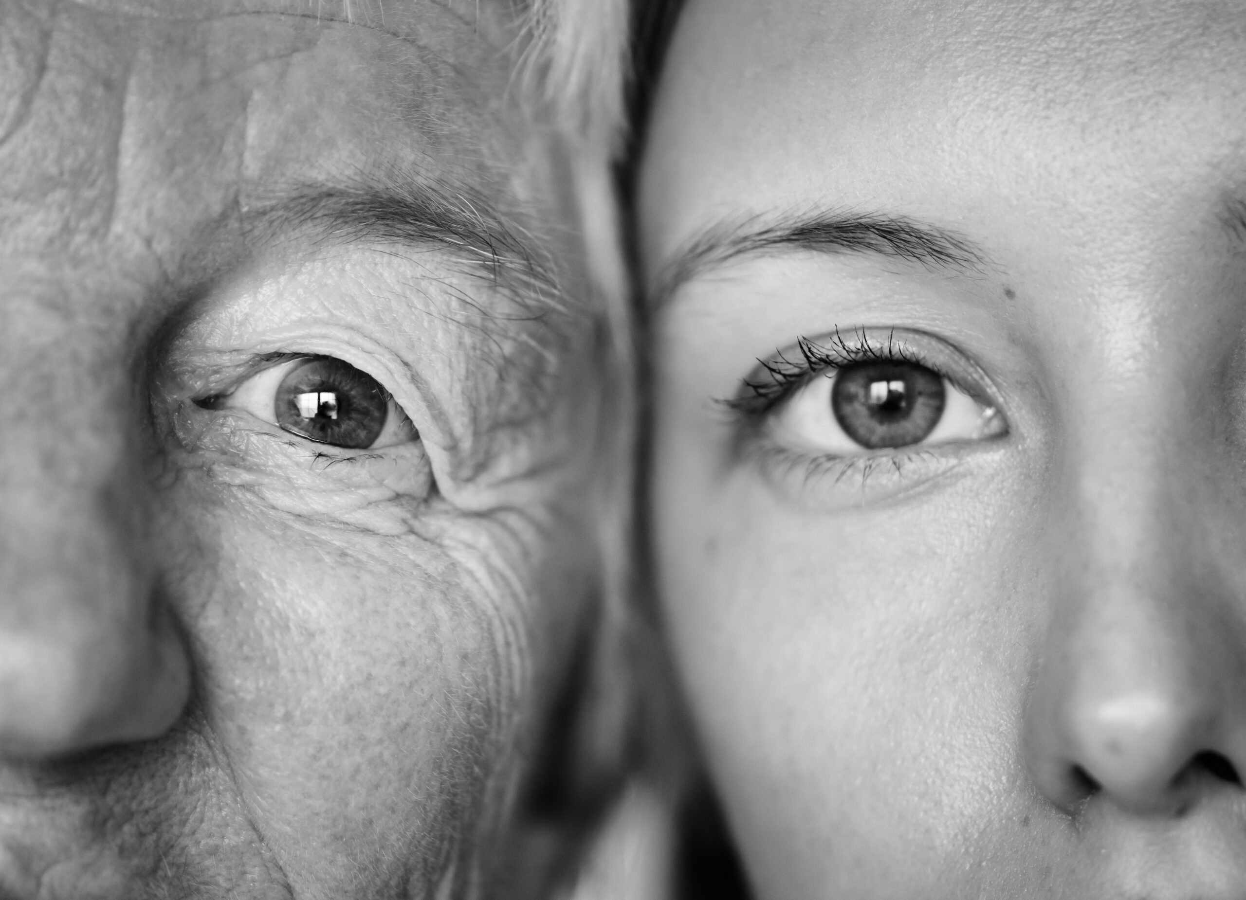 Juste une petite anecdote familiale pour illustrer ce dont je vais te parler : quand ma grand-mère est entrée à l’école primaire du village où elle habitait, elle ne parlait ni français, ni un dialecte acceptable et audible pour l’instituteur : comme tous les enfants de sa classe, elle parlait patois. Et bien la langue française lui fut inculquée à coups de baguette par le “Maître”. Et ce n’était pas une baguette magique !