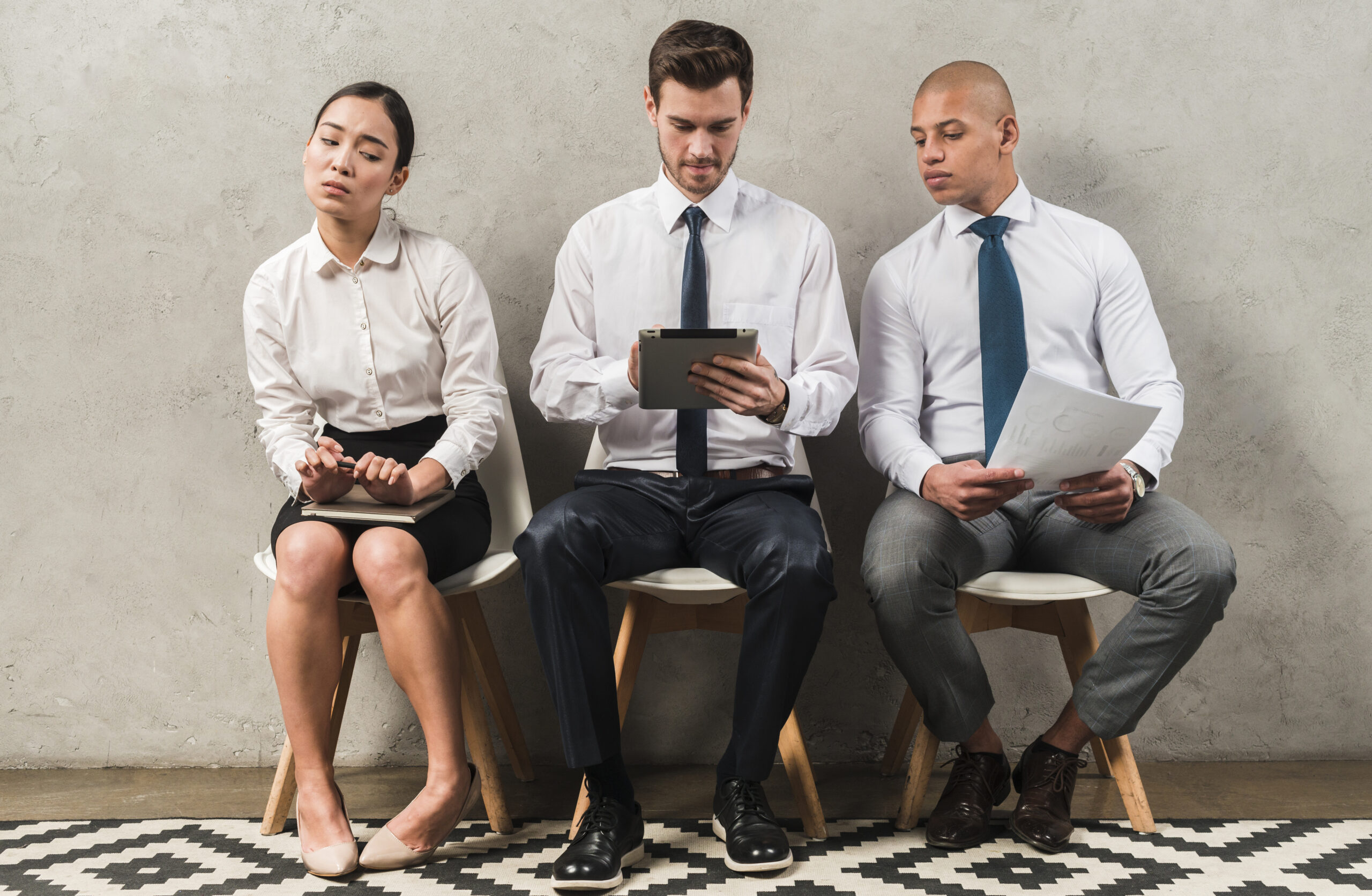 Passer un entretien d'embauche dans sa langue maternelle, c'est indéniablement générateur de stress pour le candidat. Mais imagine un peu que tu doives le faire en français ! Ça demande alors encore plus de préparation, non ? Dans cet article, je vais t'expliquer comment se passent les entretiens d'embauche en France en général, et te donner conseils et termes de vocabulaire pour que tu sois au top le jour J.